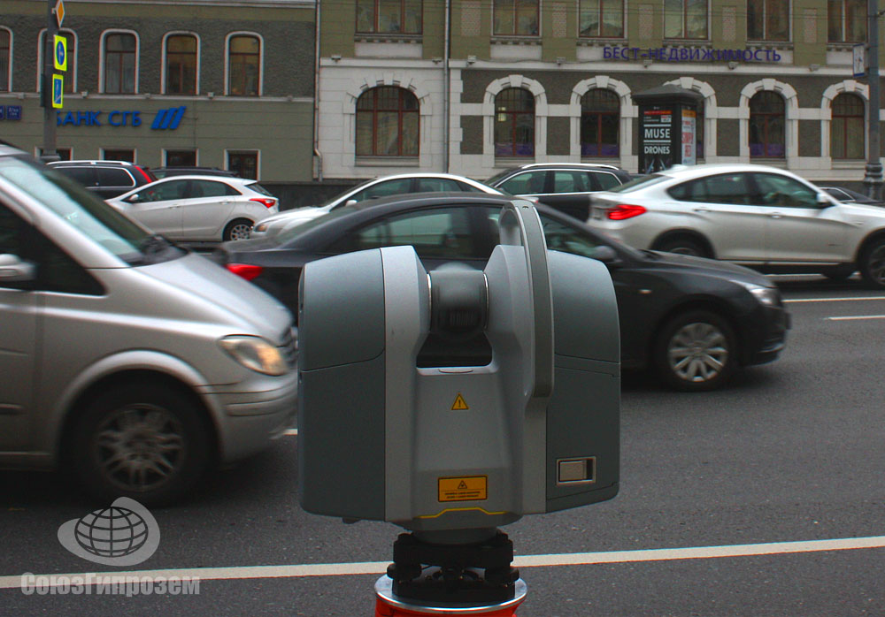 Лазерное сканирование производится с противоположной стороны улицы