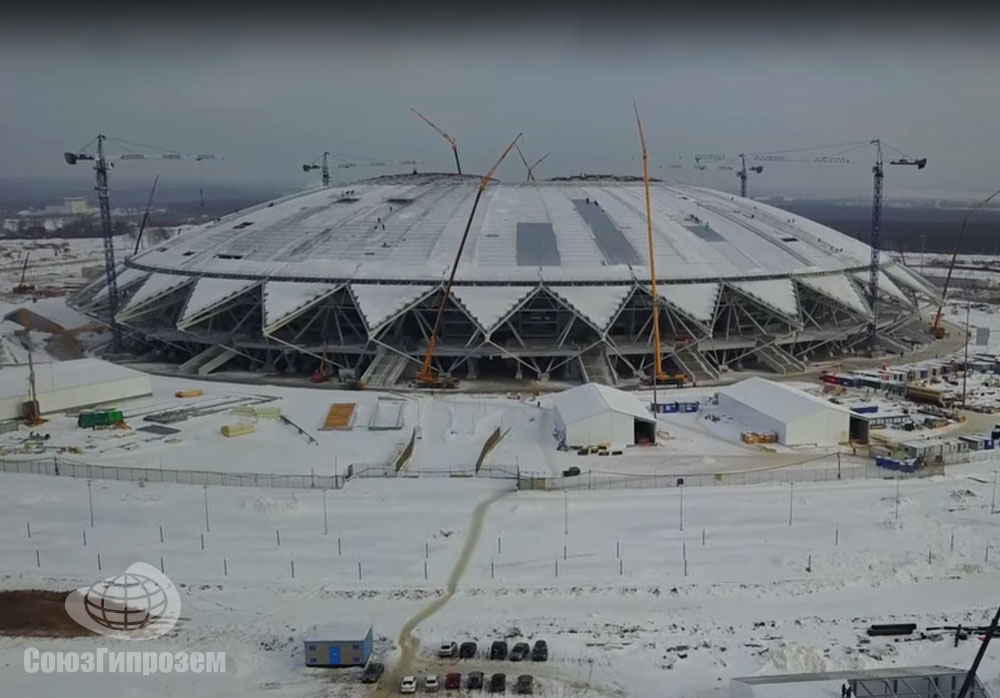 Строящийся стадион «Самара Арена» зимой 2018 года